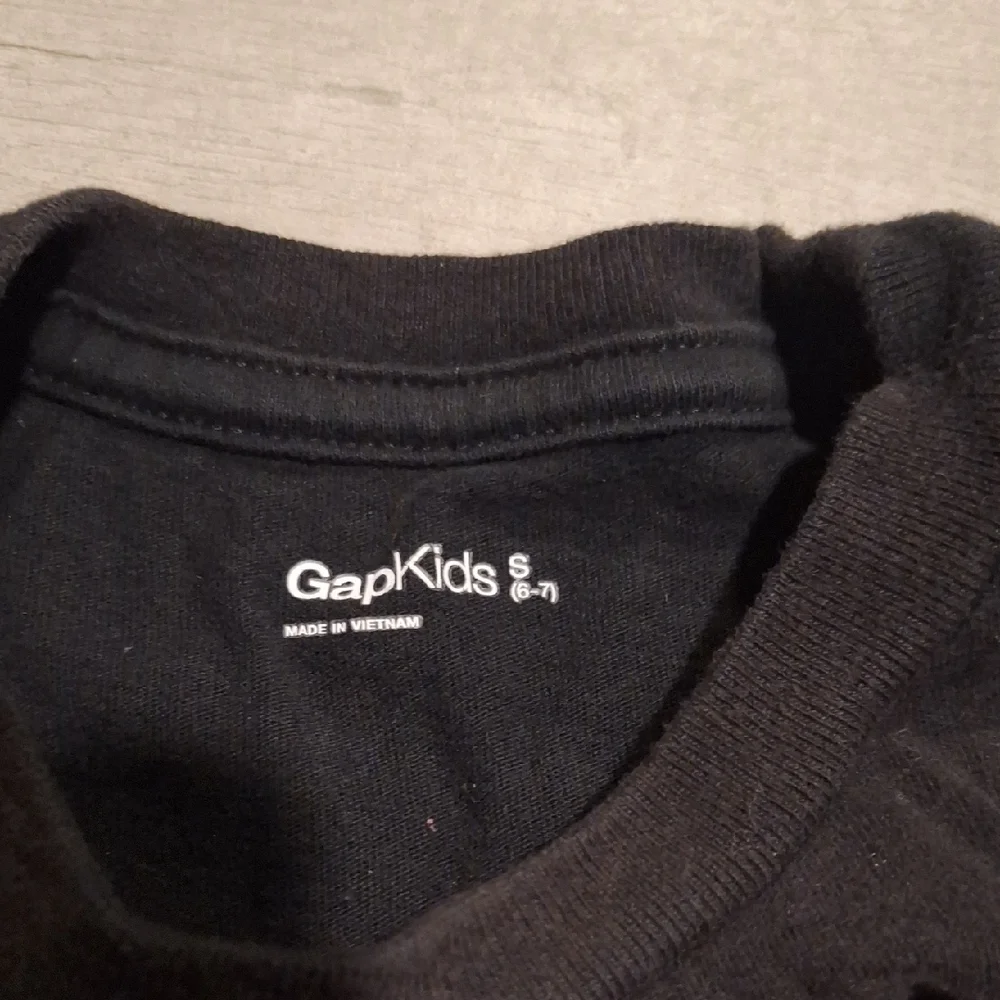 GAP black shirt